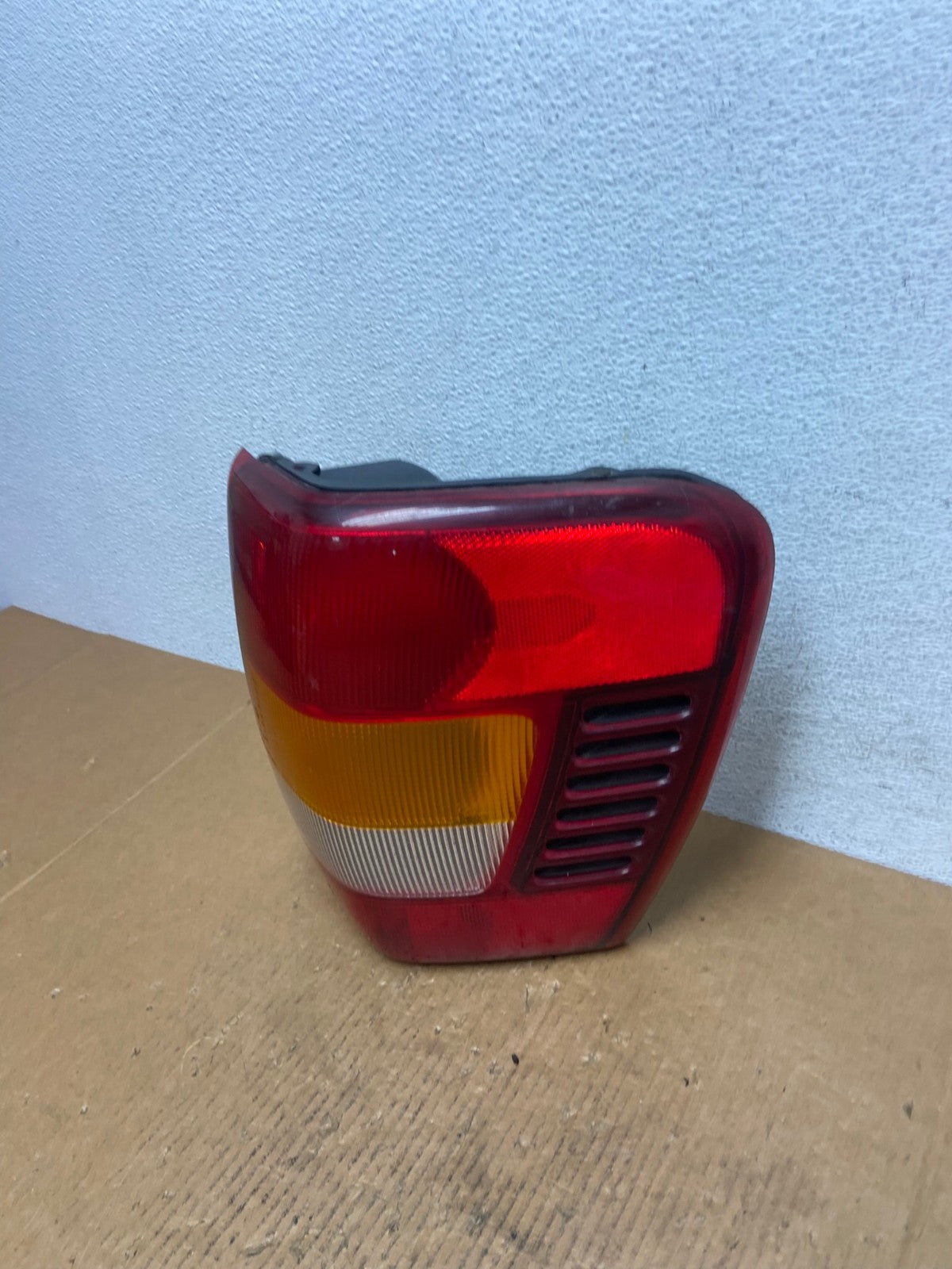 1999-2004 Jeep Grand Cherokee WJ Right Passenger Rh Tail Light AE0355 LK1
