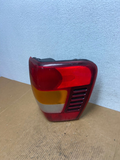 1999-2004 Jeep Grand Cherokee WJ Right Passenger Rh Tail Light AE0355 LK1