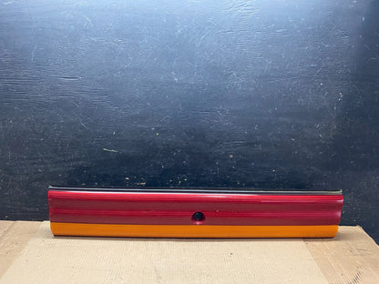 1993 to 1995 Chrysler LeBaron Center Tail Light Panel Trim u7515 DG0