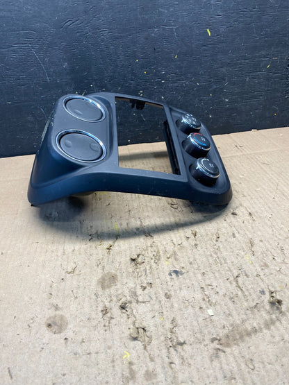 2011 to 2017 Jeep Compass Dash Climate Temperature Control Radio Bezel P7826 DG4