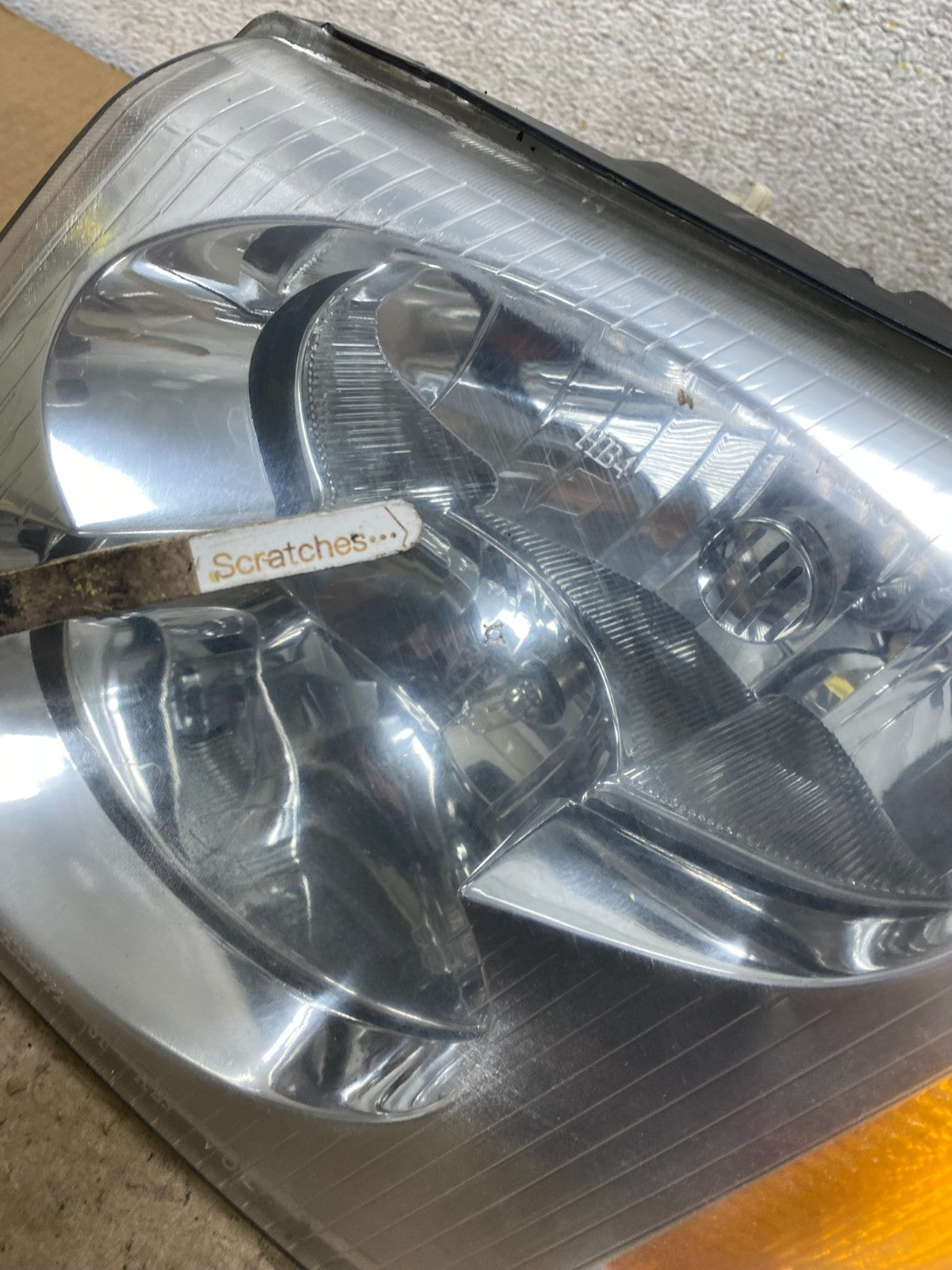 2002 to 2009 Gmc Envoy Left Driver Lh Side Headlight Halogen AI8050 DW3
