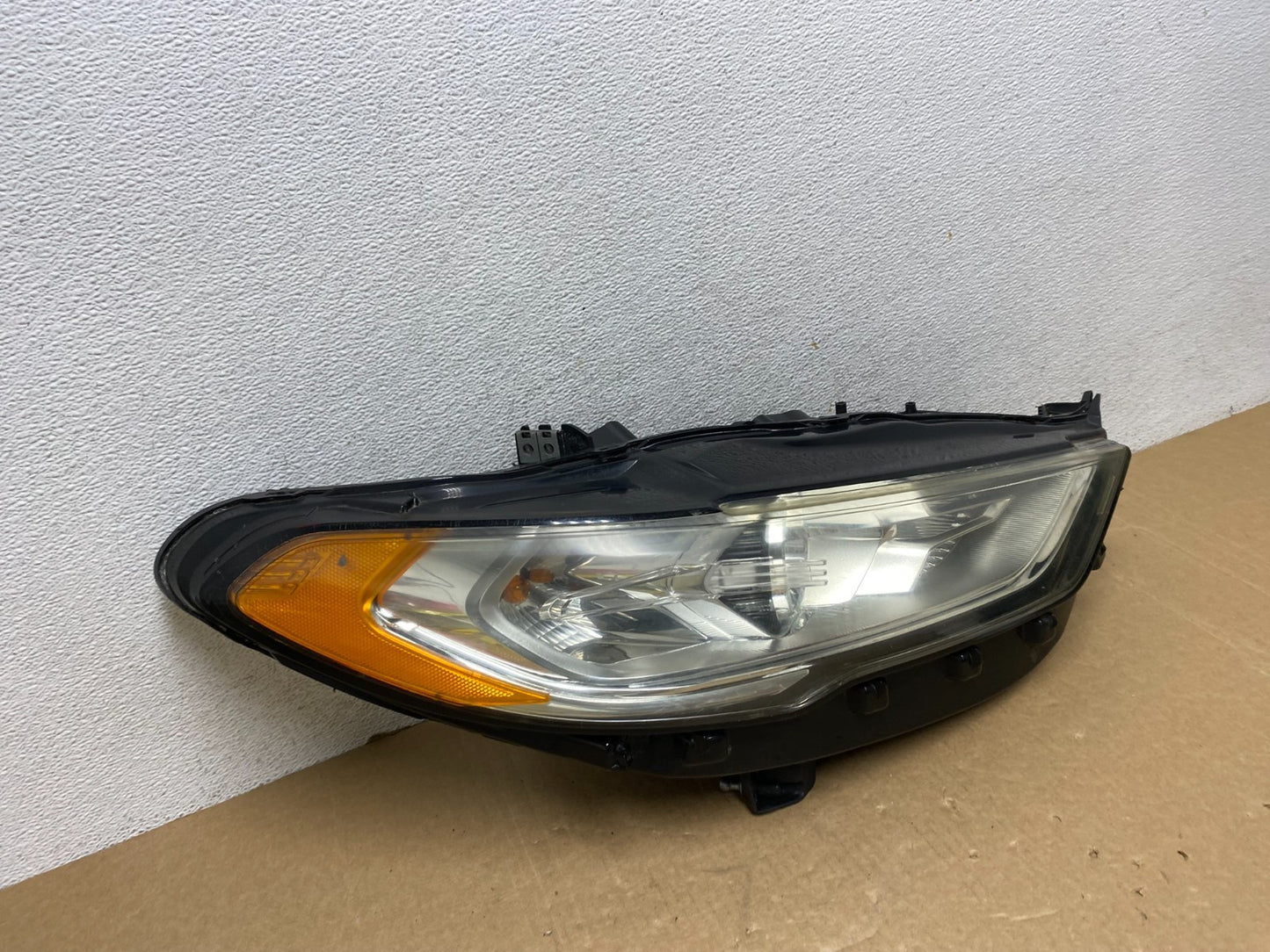 2017 - 2020 Ford Fusion Right Passenger RH Side Headlight AF9940 DG2