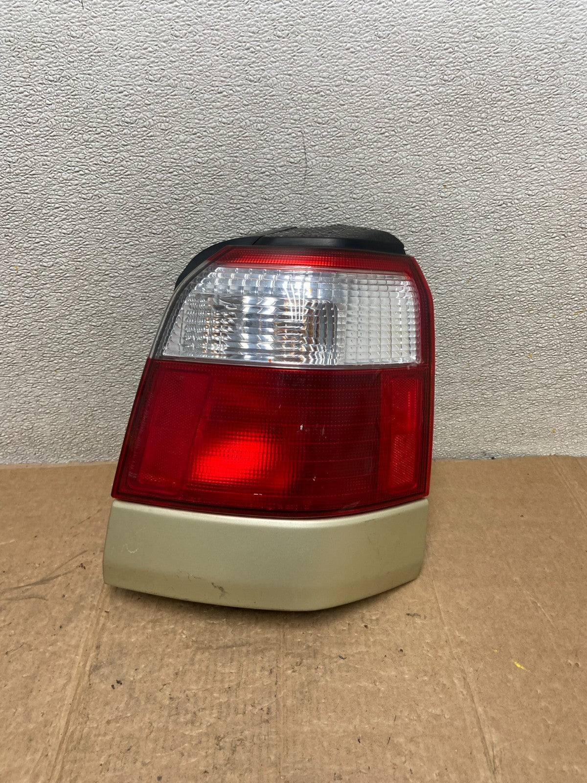 2001 2002 Subaru Forester Right RH Side Tail Light Oem AA1701 PS0
