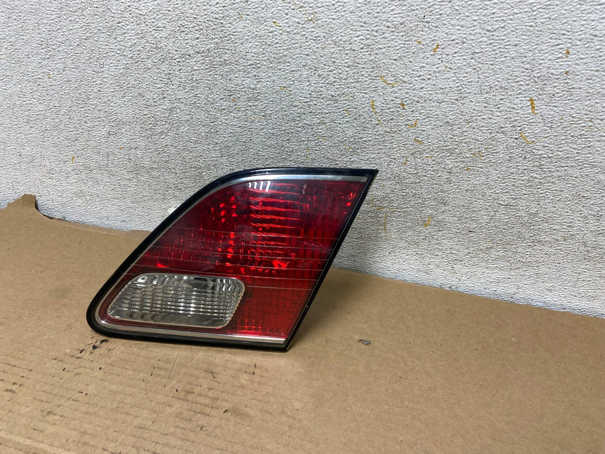 2002 2003 2004 Lexus Es300 Es330 Right Passenger Inner Tail Light AH78252