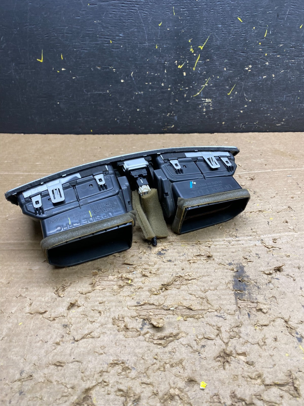 2013 to 2015 Nissan Sentra Air Vents Top Dash Center W/Hazzard Switch X1559 DG3