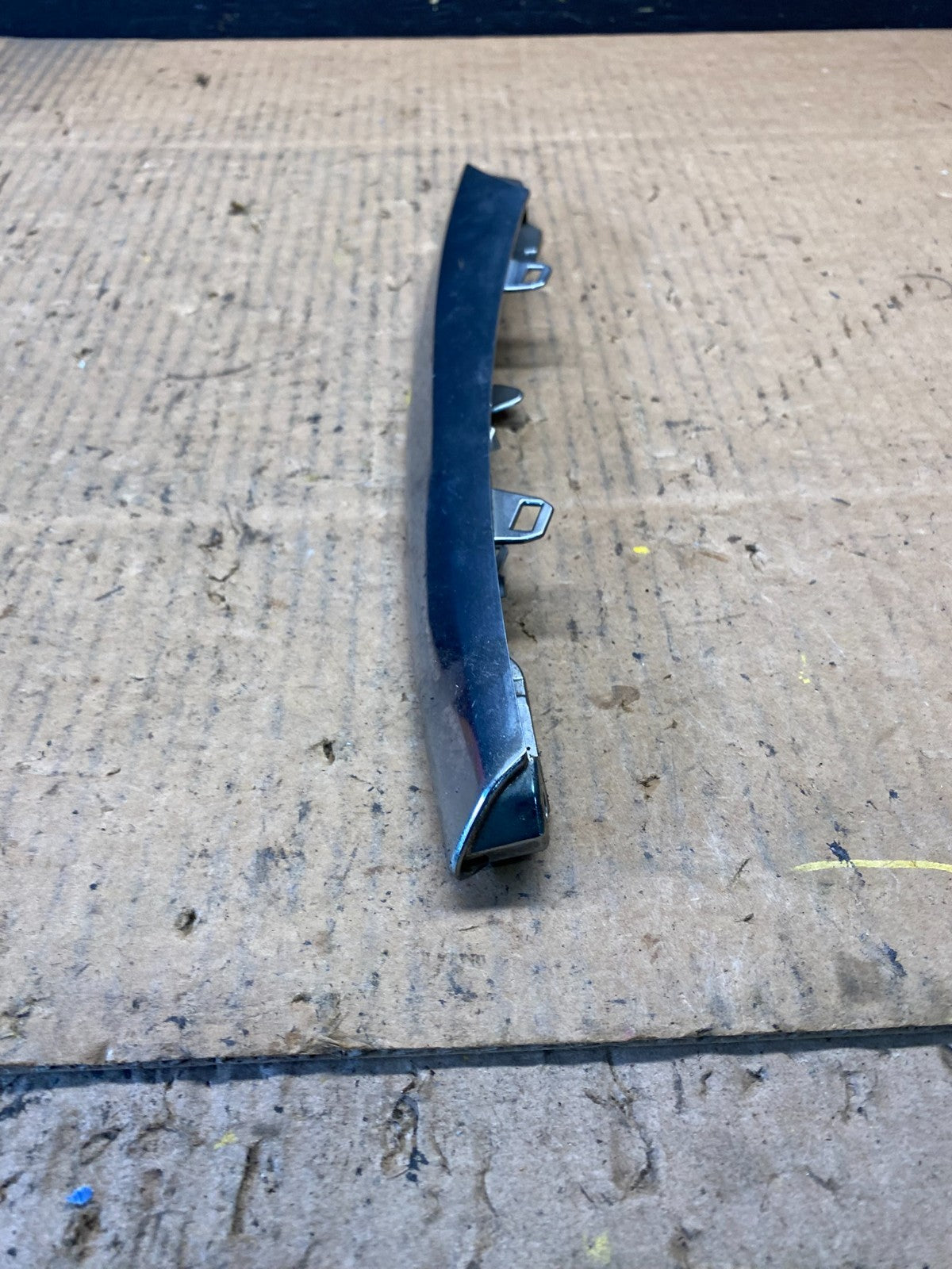 2010 to 2012 Jaguar XJ XJL Front Left Driver Lower Grille Grill Molding n5324 DG1