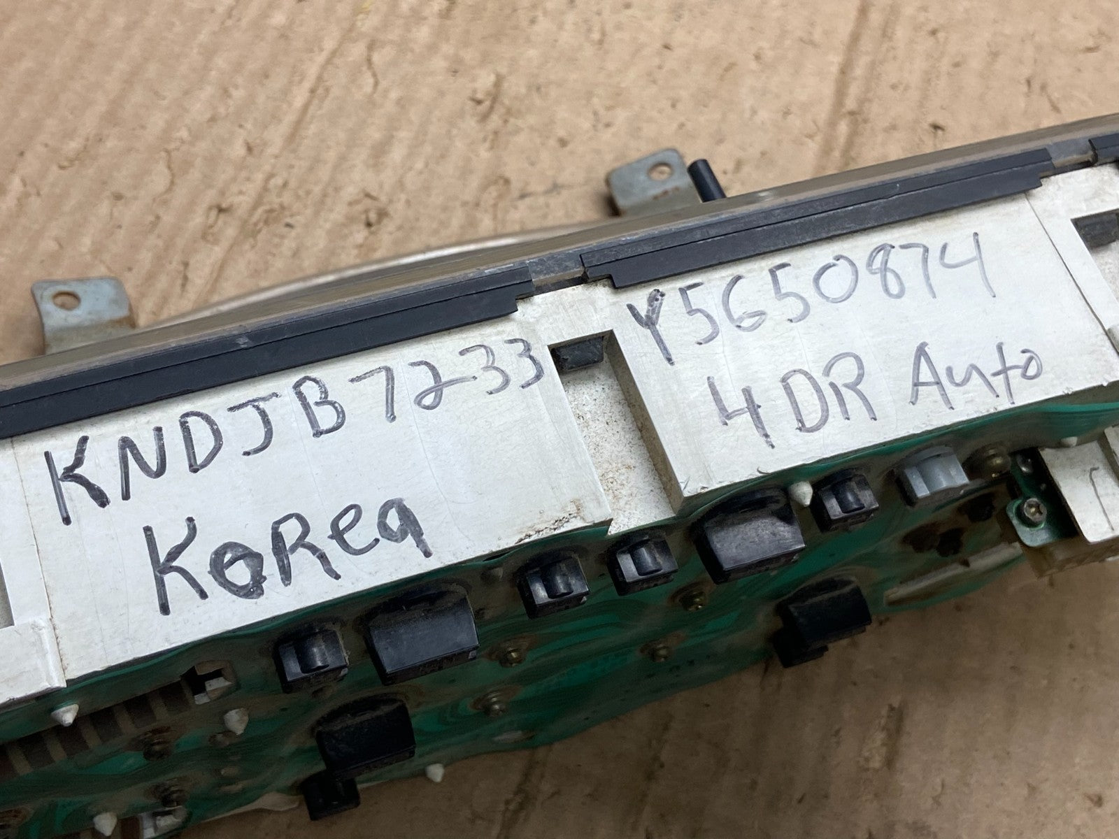 1999 to 2000 Kia Sportage Speedometer Cluster AA81027