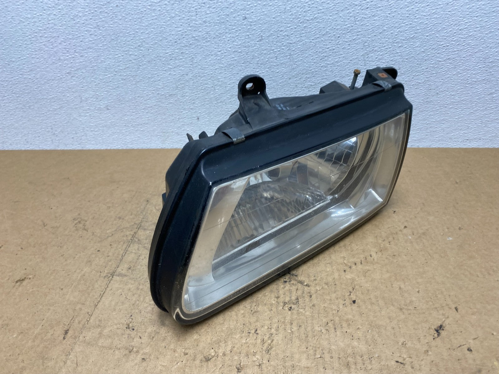 2000 to 2002 Honda Passport Left Driver LH Side Headlight AC3320 DW2