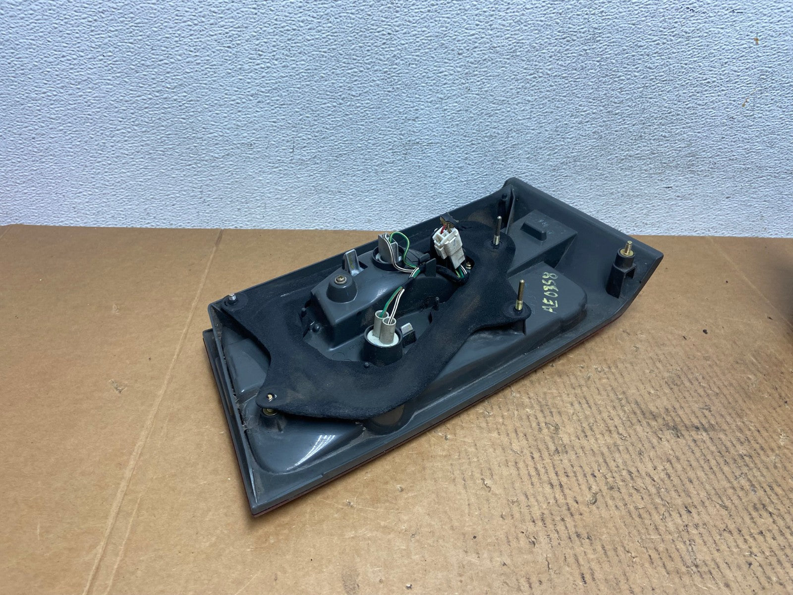 2000 2001 Lexus ES300 Inner Left Driver LH Side Tail Light AE0358 LK4