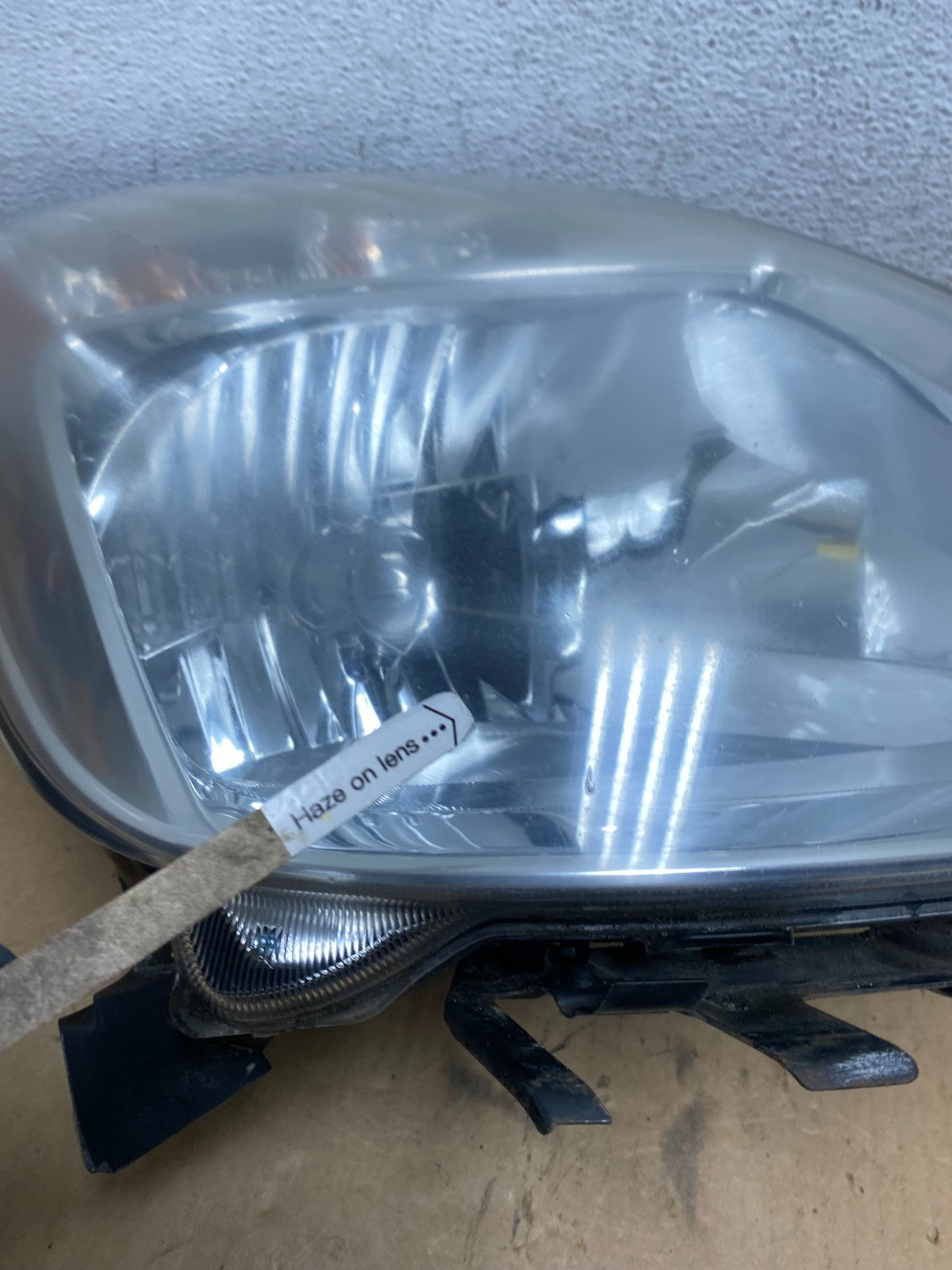 2004-2005 Toyota Prius Right Passenger RH Halogen Headlight AD2754 DW4