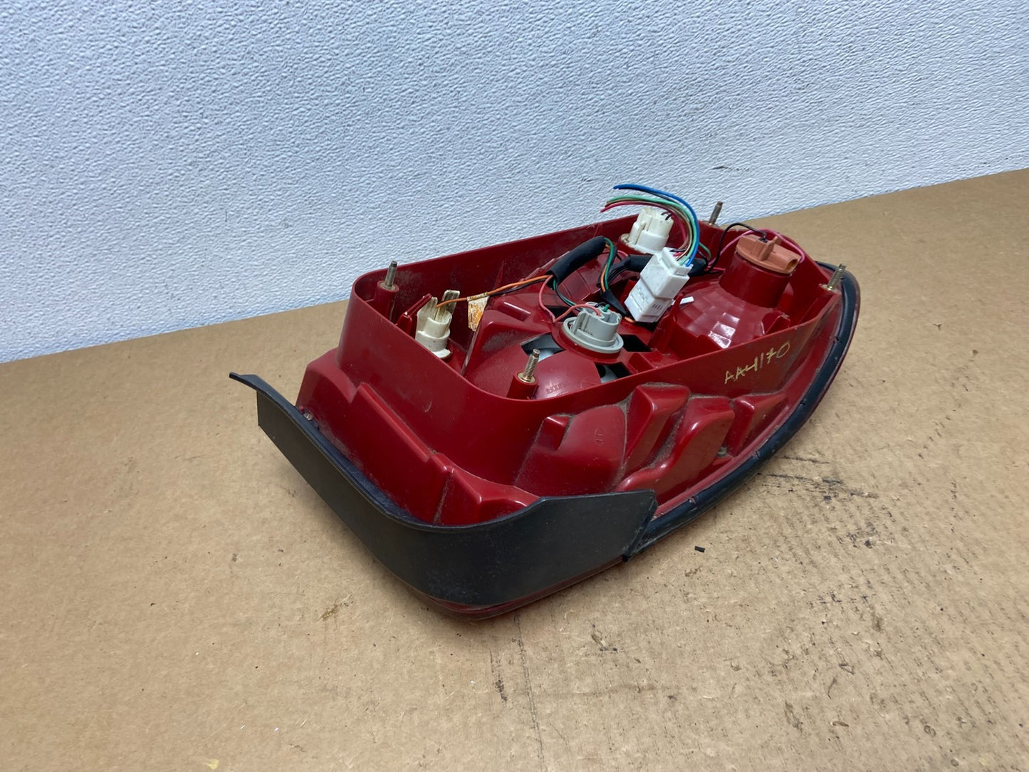 2002 - 2005 Hyundai Sonata Right Passenger RH Side Tail Light OEM AC3142 DW8