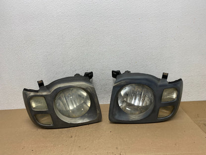 2002 2003 2004 Nissan Xterra Left+Right Side Headlights AE5951 DW0