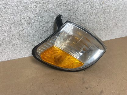 2005 to 2006 Toyota Tundra Right Passenger RH Side Turn Signal Light ae5971 DG2