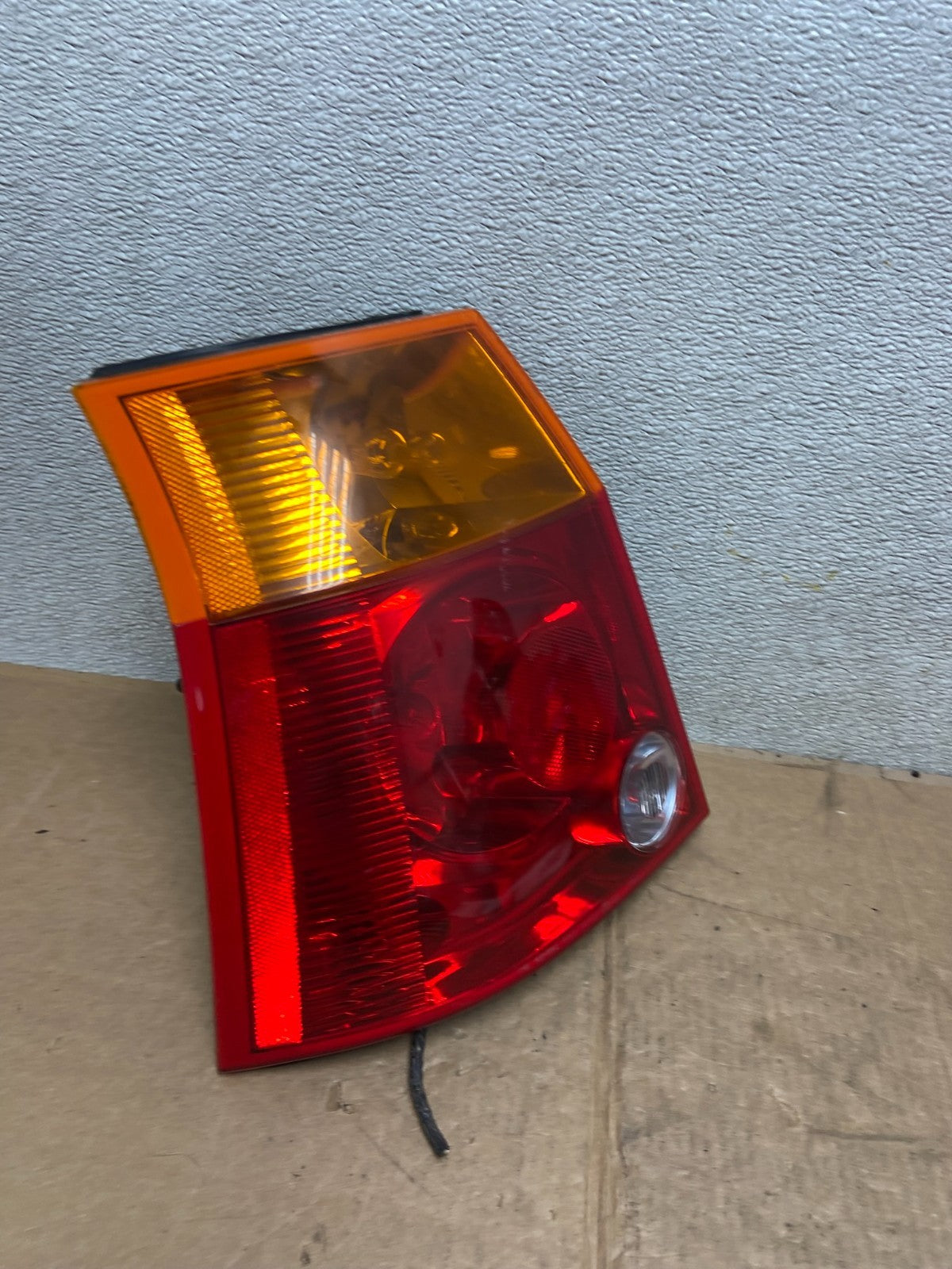 2004 2005 2006 Chrysler Pacifica Left Driver LH Tail Light Oem AA1495 PS2