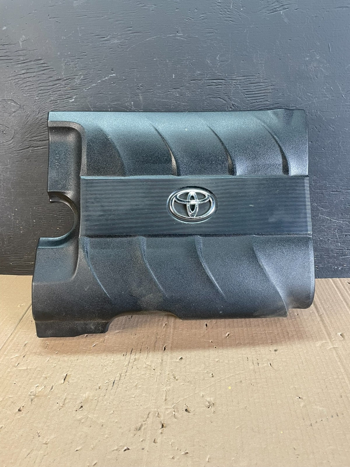 2011 to 2016 Toyota Sienna Top Engine Cover Lid AD8713 DG0