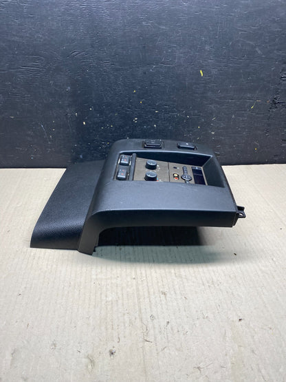 2011 - 2014 Lincoln Navigator Rear Player Radio Climate Control Outlet O1717 DG2
