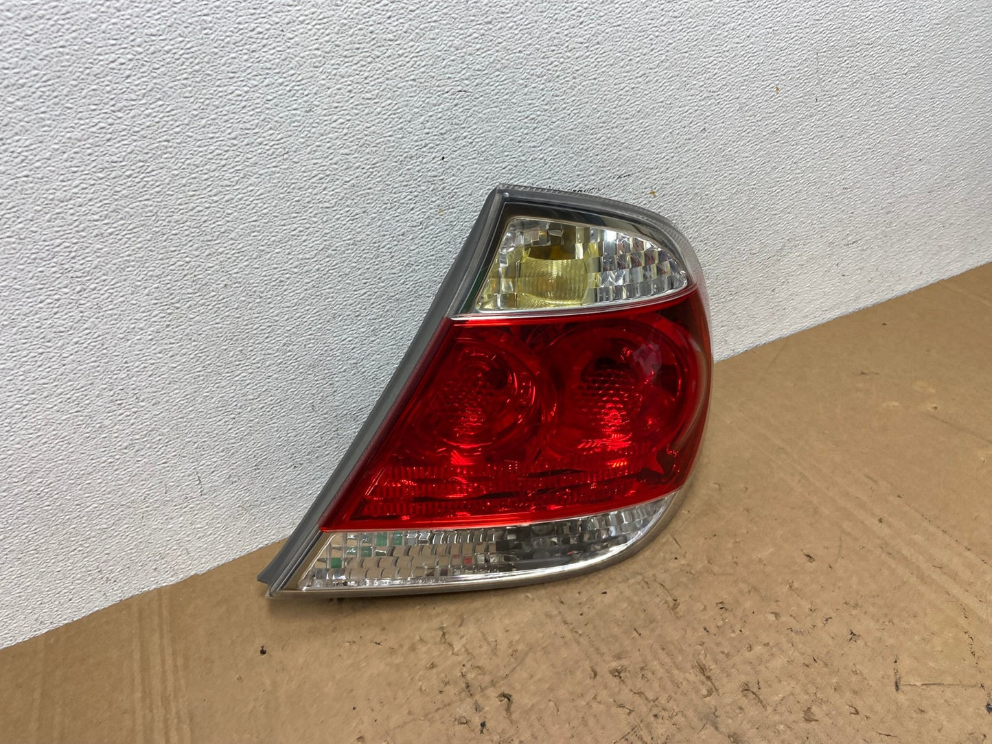 2005 to 2006 Toyota Camry Tail Light Right Passenger Side AD3728 LK2