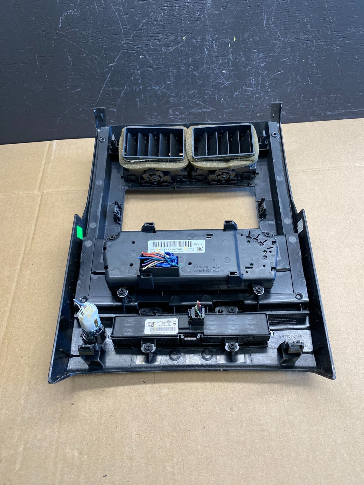 2008 to 2012 Jeep Liberty Dash Climate Temperature Control Radio Bezel AB9172 DG3