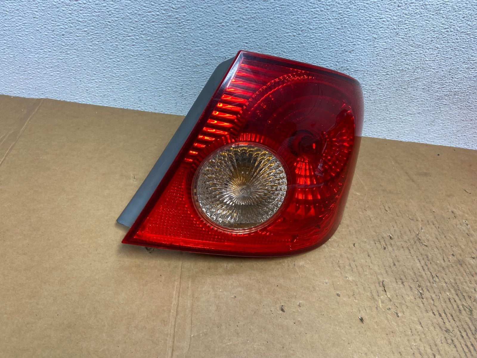 2005 - 2008 Toyota Corolla Right Passenger RH Side Tail light AE0332 LK2