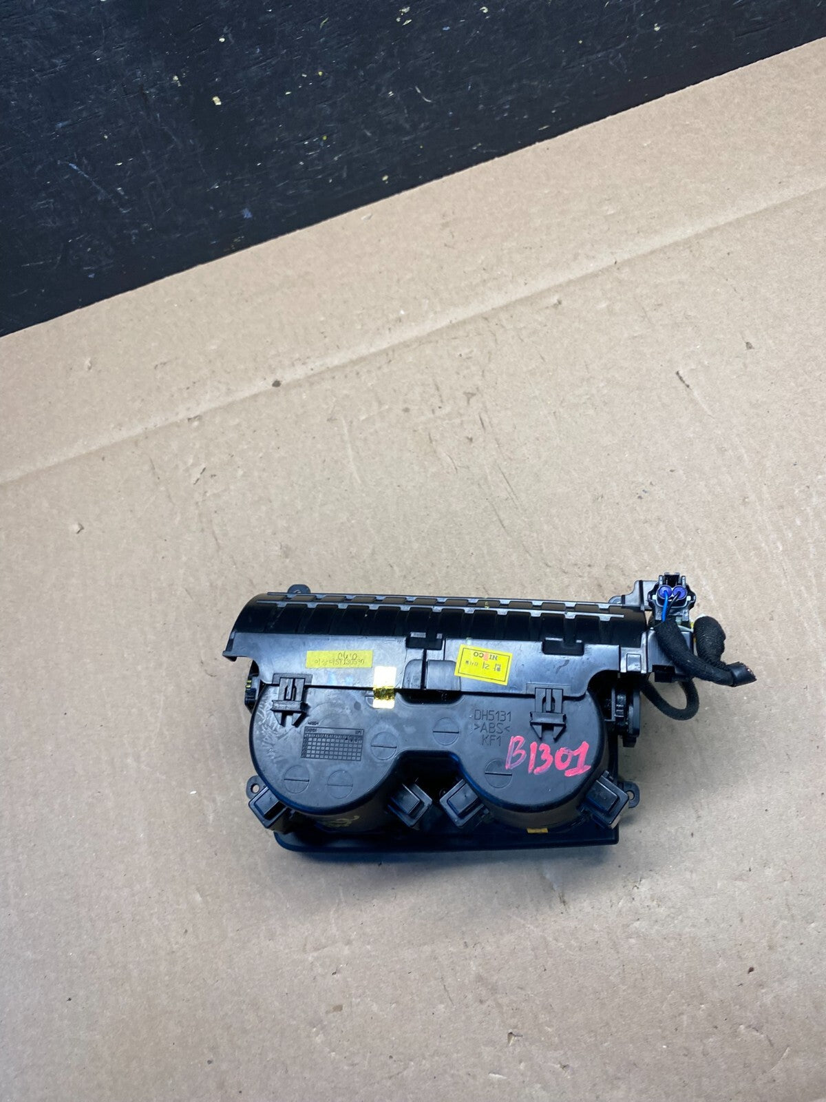 2014 2015 2016 Hyundai Equus Front Center Console Floor Cup Holder O3632 DG6