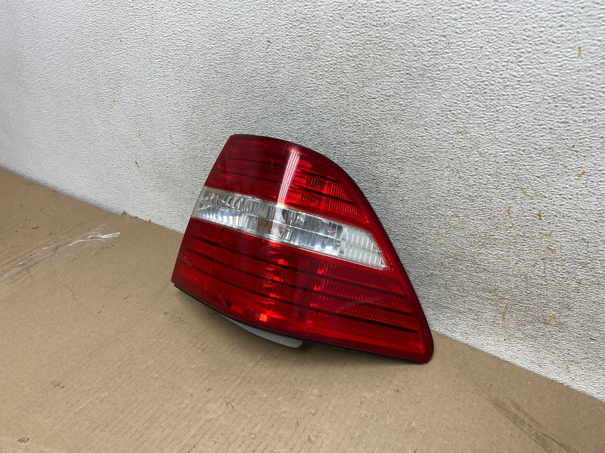 2004 to 2006 Lexus LS430 Right Passenger RH Side Tail Light AH6770 LK2
