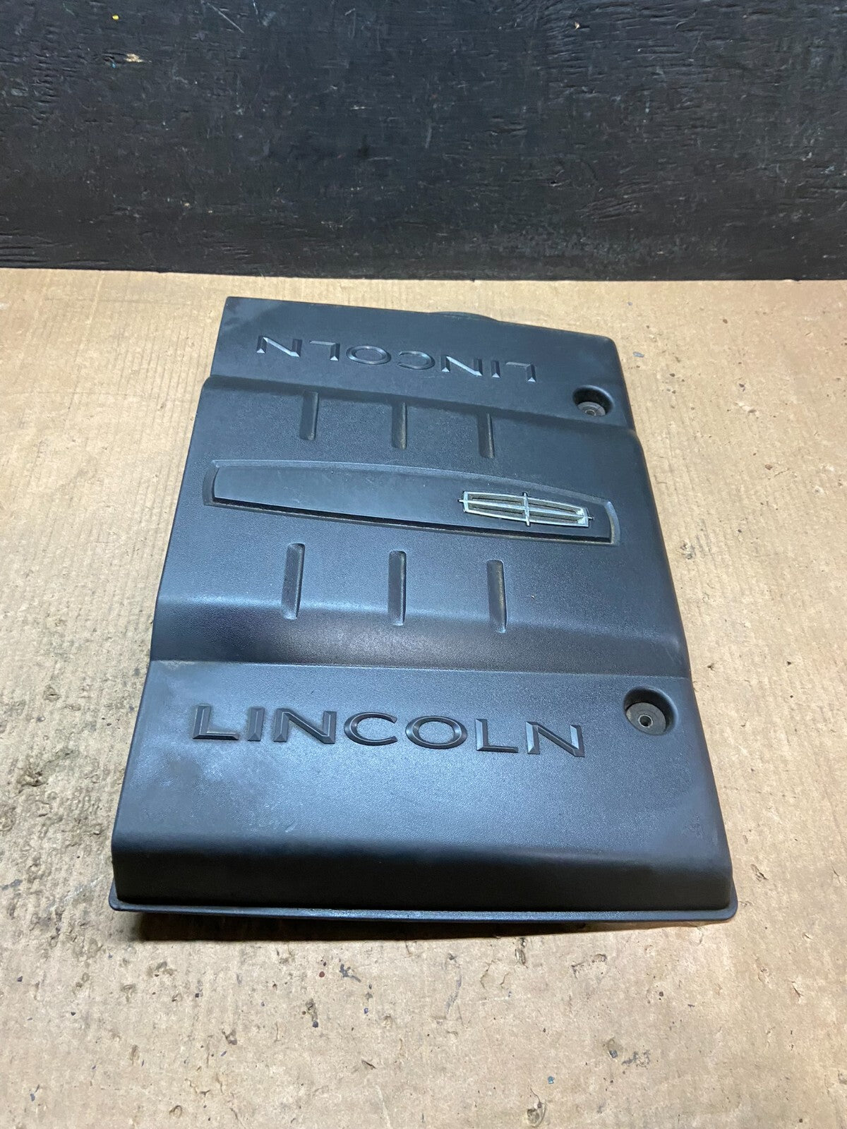 2007 to 2014 Lincoln Navigator 5.4L V8 Engine Motor Cover H6862 DG12