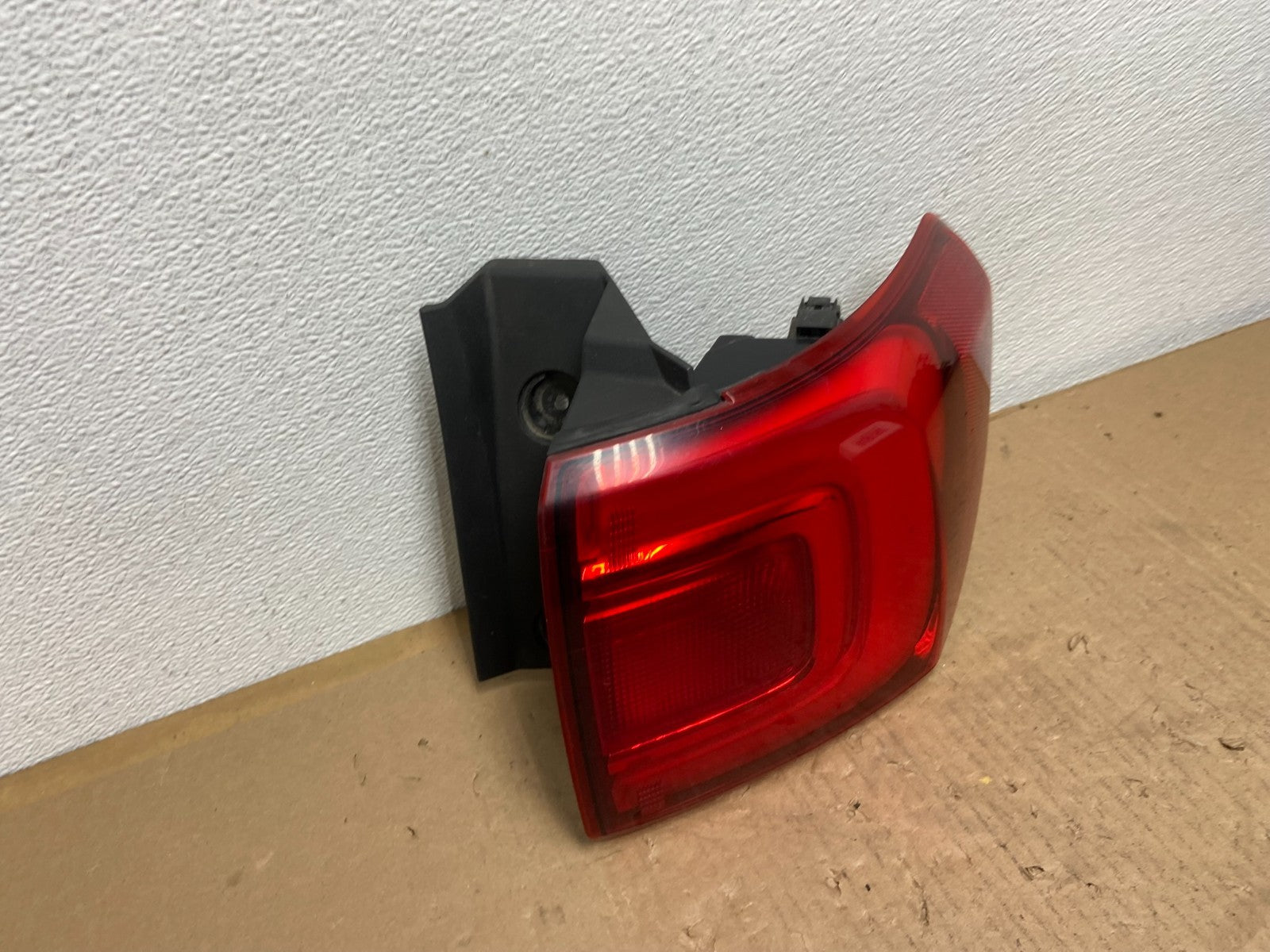 2017 to 2019 GMC Acadia Right Passenger RH Side Tail Light AB6621 DW2