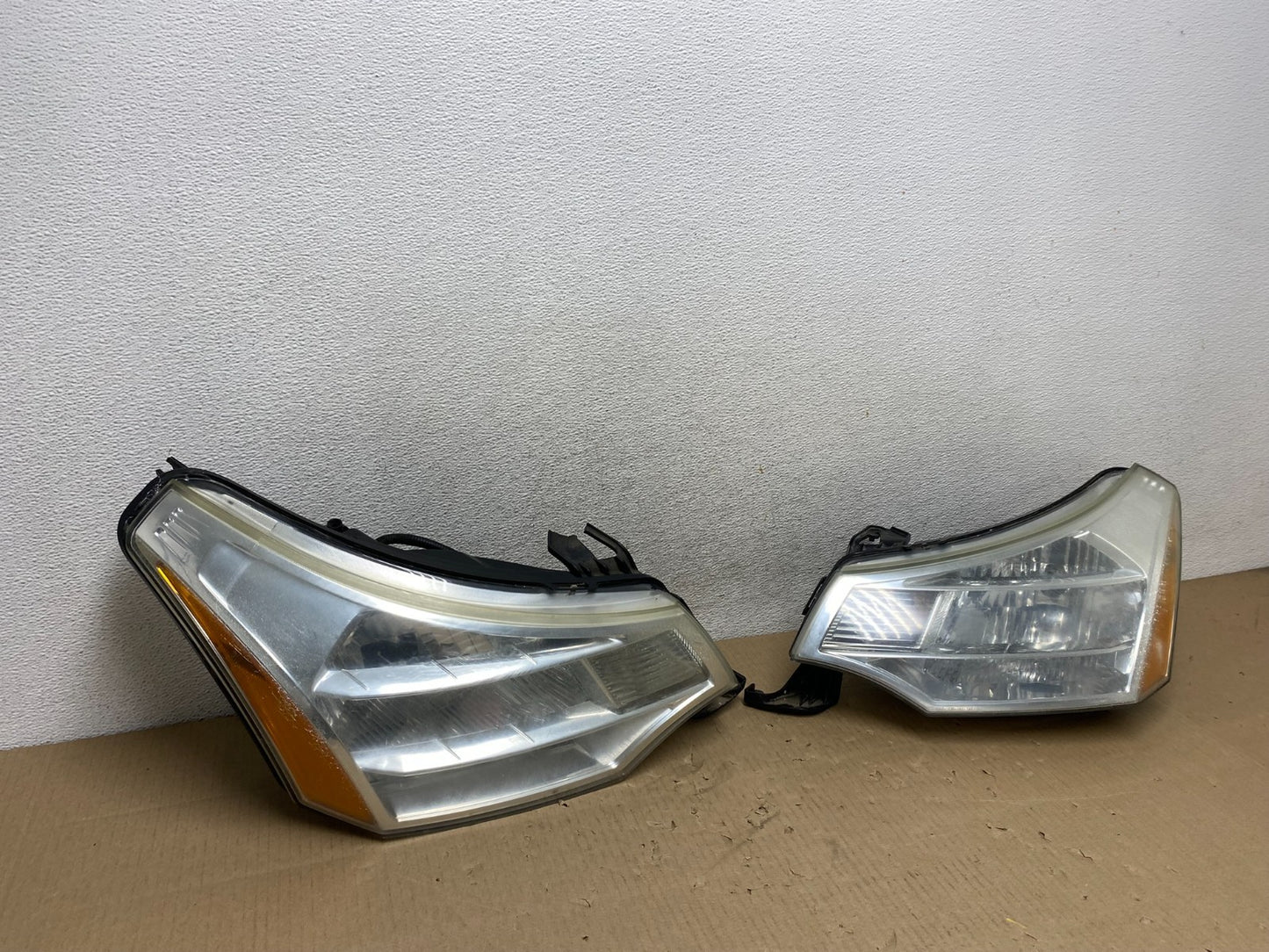 2008 2009 2010 2011 Ford Focus Left+Right Headlights Halogen AG5893 DW2
