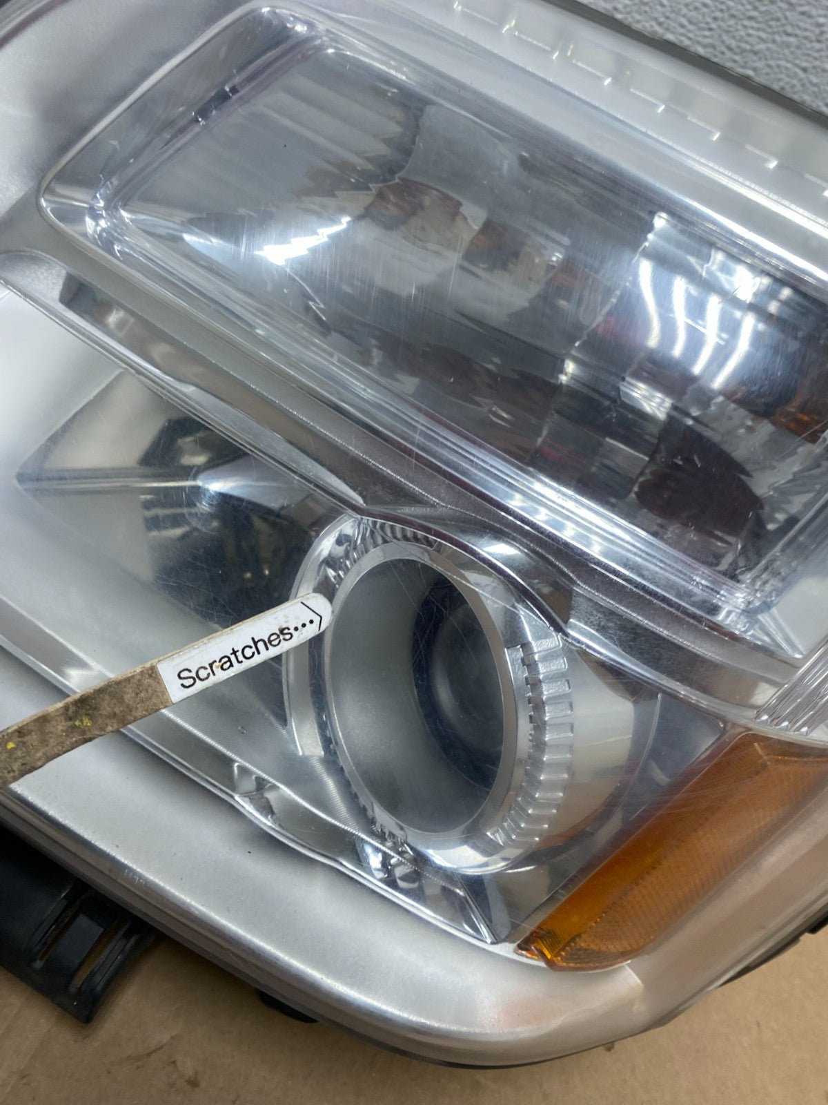 2010 to 2015 GMC Terrain Halogen Left Driver Lh Side Headlight AD7868 DW3