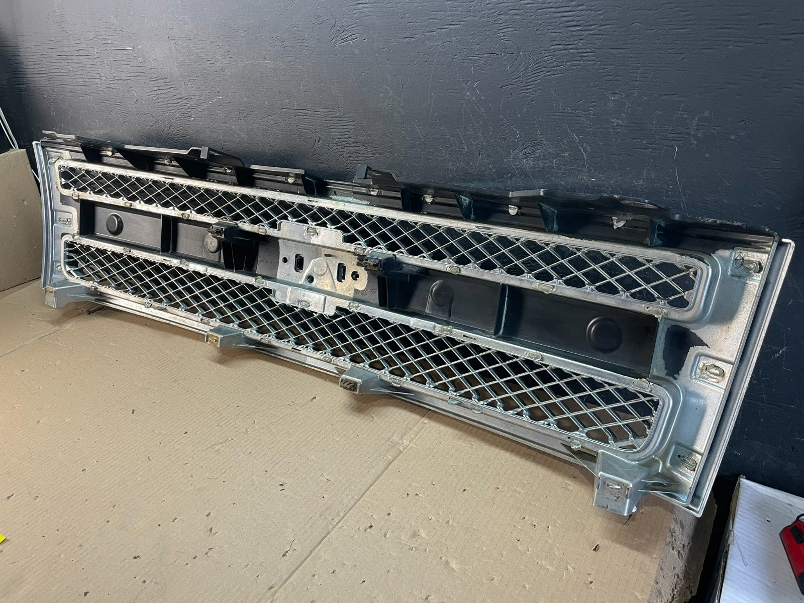 2007 to 2013 Chevrolet Silverado 1500 Front Chrome Grille Grill AE3618 DG4
