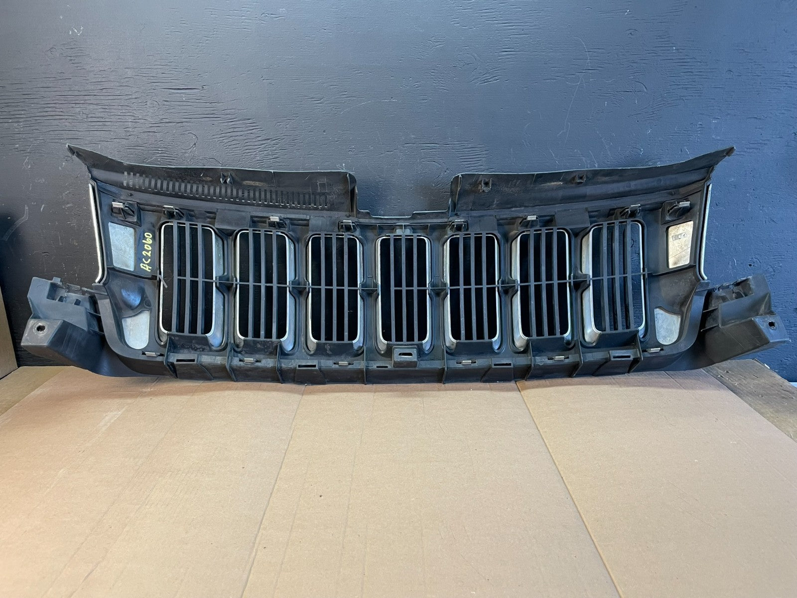 2011 to 2013 Jeep Grand Cherokee Front Upper Grill Grille OEM AC2060 DG5