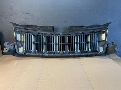 2011 to 2013 Jeep Grand Cherokee Front Upper Grill Grille OEM AC2060 DG5