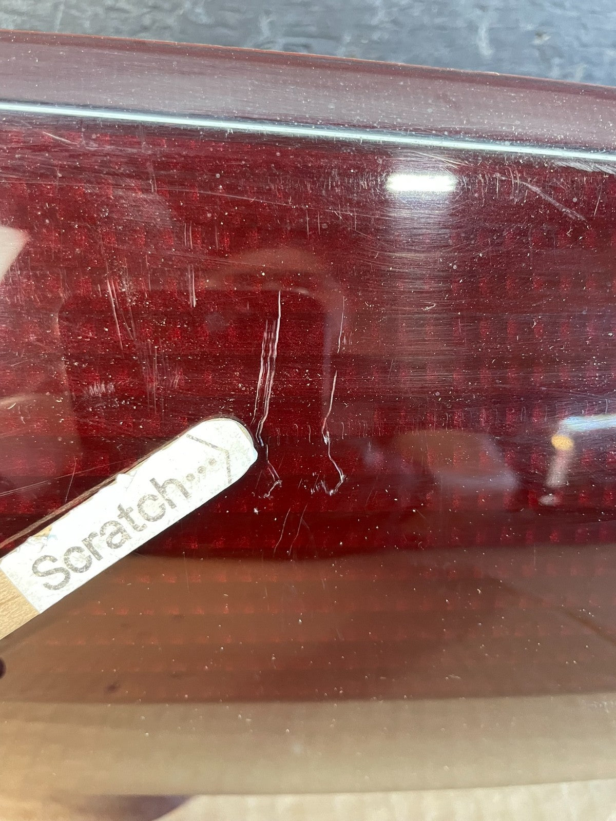 2002 - 2004 Subaru Outback Trunk Hatch Lid Tail Light Panel Center AC9760 DG3
