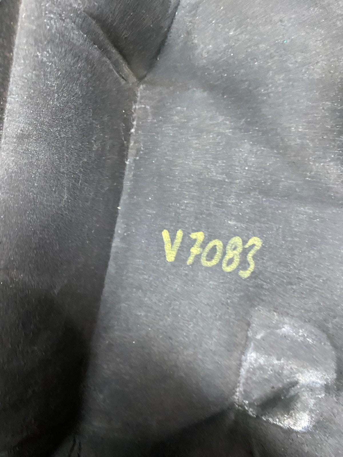 2004 2005 2006 Chevrolet Equinox Engine Cover 3.4L OEM  V7083 DG9