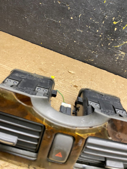 2000 2001 Infiniti I30 Center Dashboard Air Vent OEM x1602 DG1