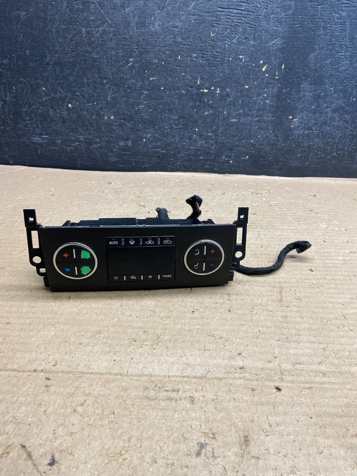 2007 to 2009 GMC Yukon Chevrolet Tahoe Climate Control A/C Panel AH5261 DG0
