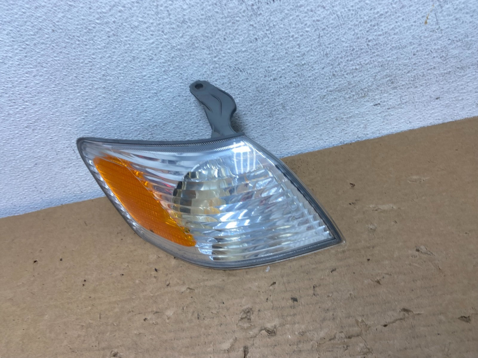 2000 - 2001 Toyota Camry Front Right Passenger RH Turn Signal AD4016 DW1