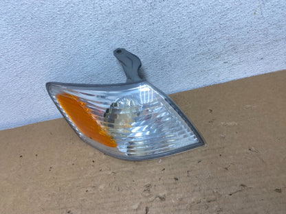 2000 - 2001 Toyota Camry Front Right Passenger RH Turn Signal AD4016 DW1