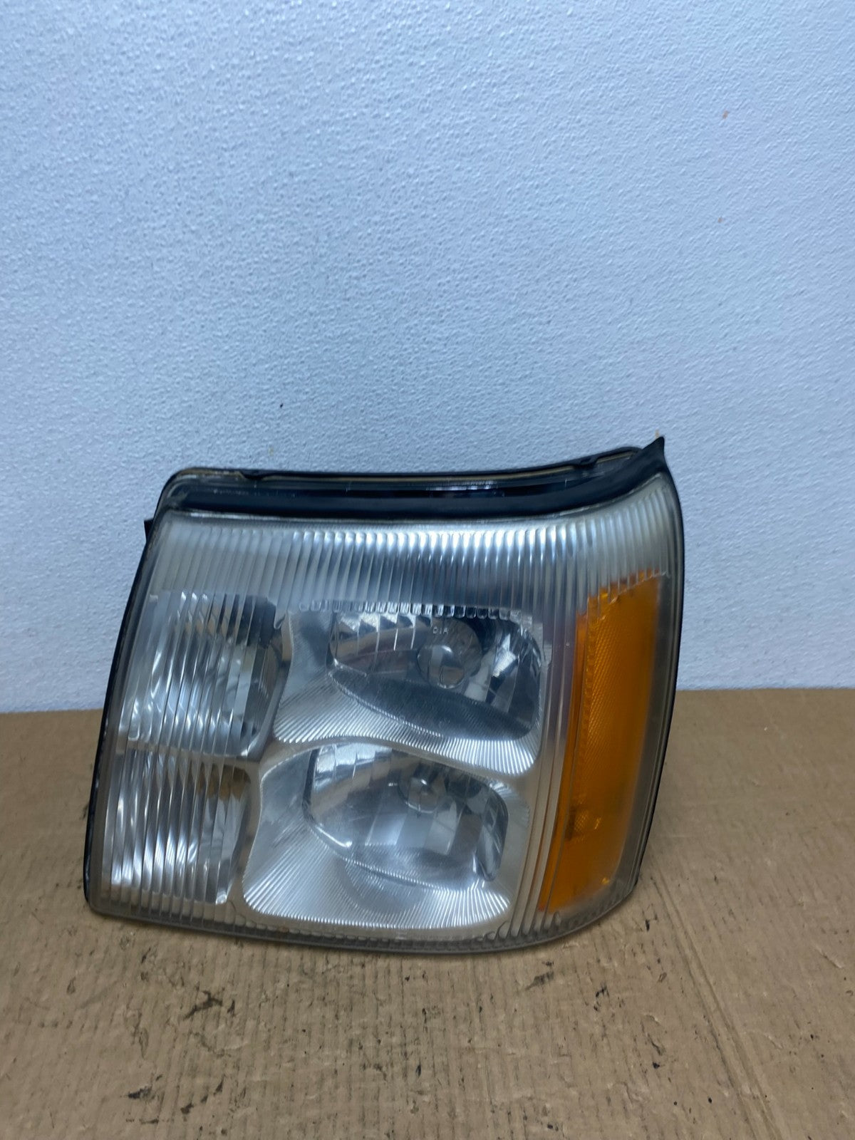 2002 to 2006 Cadillac Escalade Left Driver Lh Xenon HID Headlight AC7769 DW0