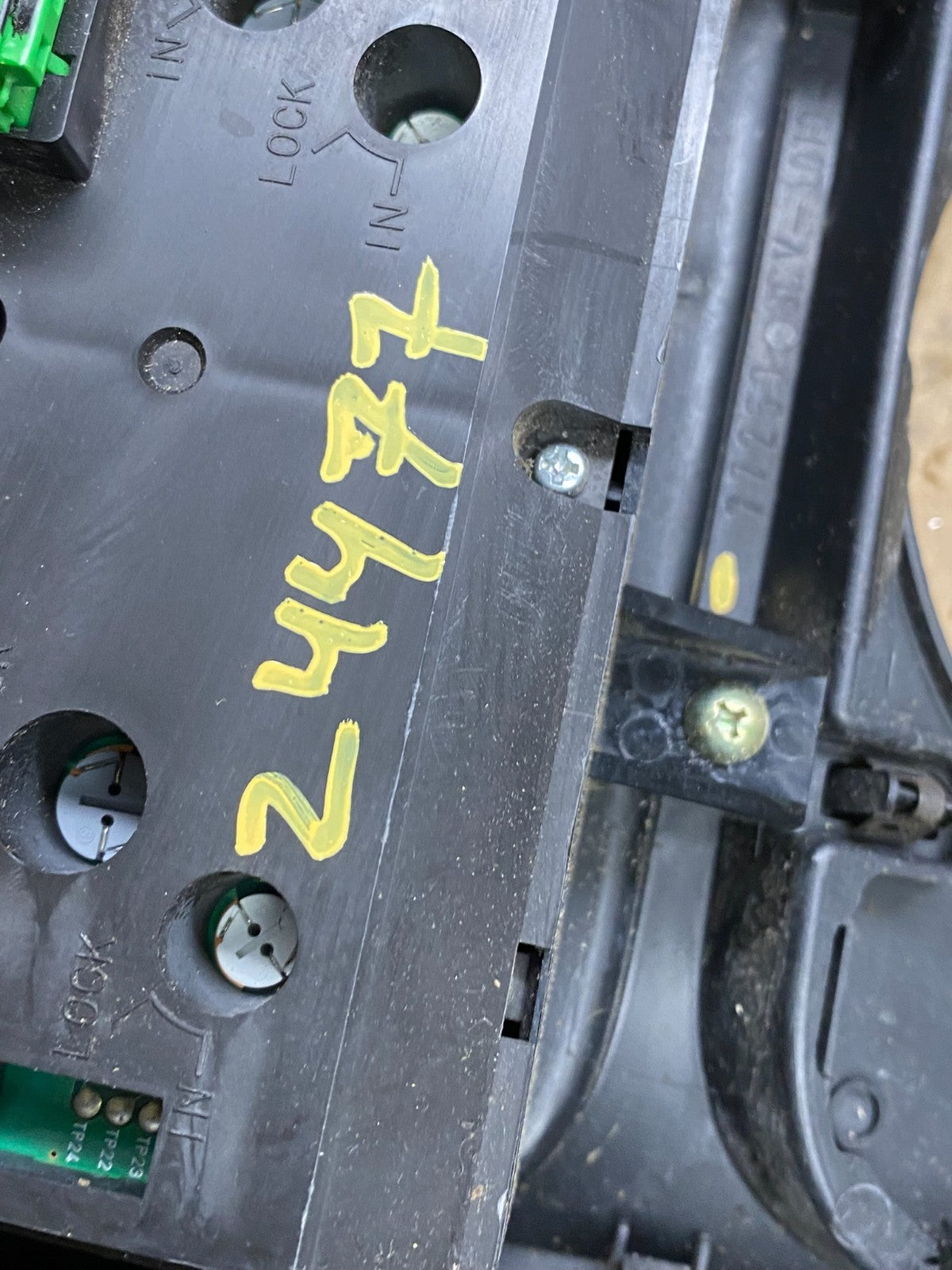 2003 to 2008  Honda Element Radio Climate Control Shifter Bezel OEM Z4477 DG8