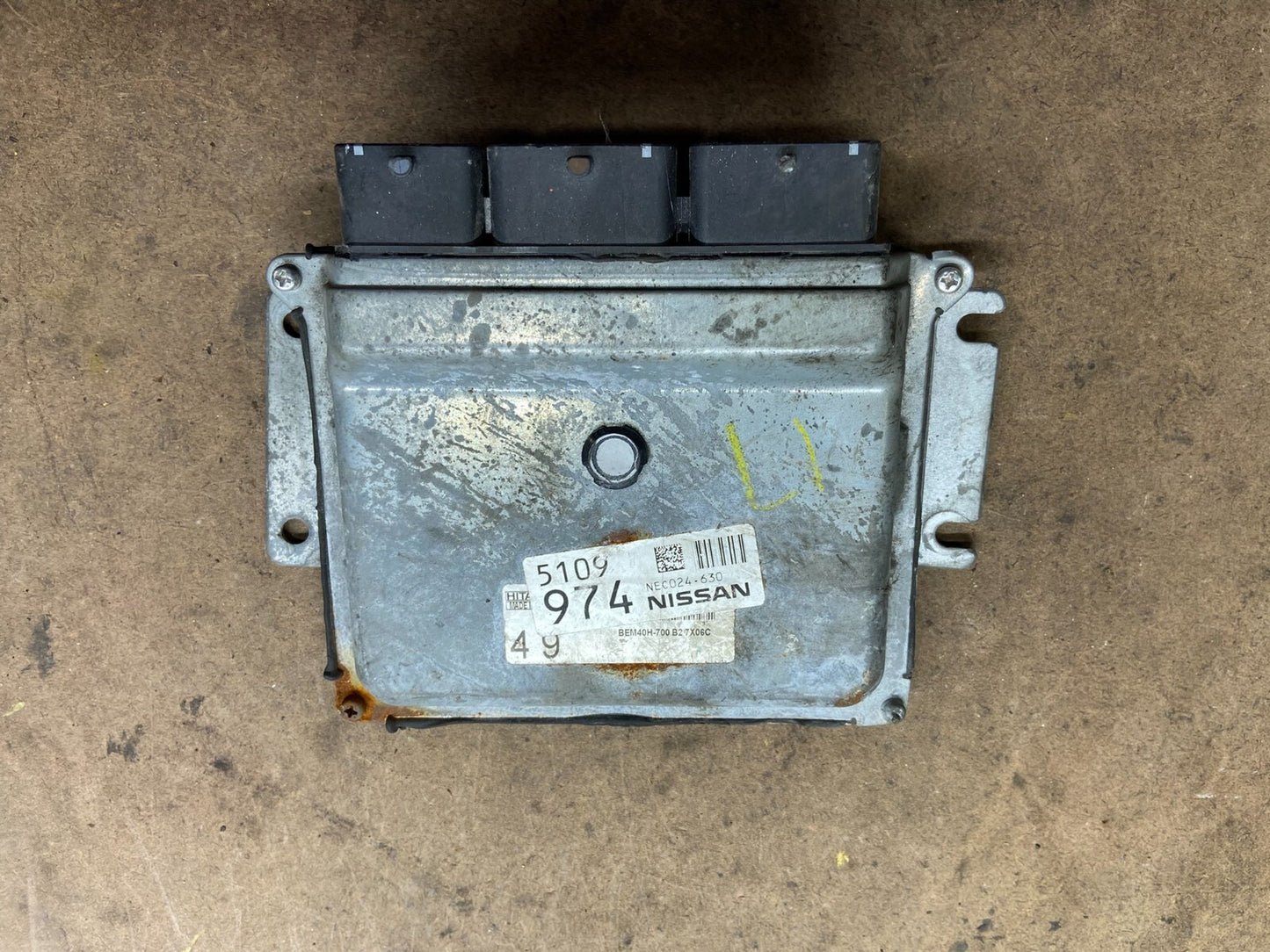 Nissan ECM ECU Computer Module Bem40h-700 nec024630 M97780