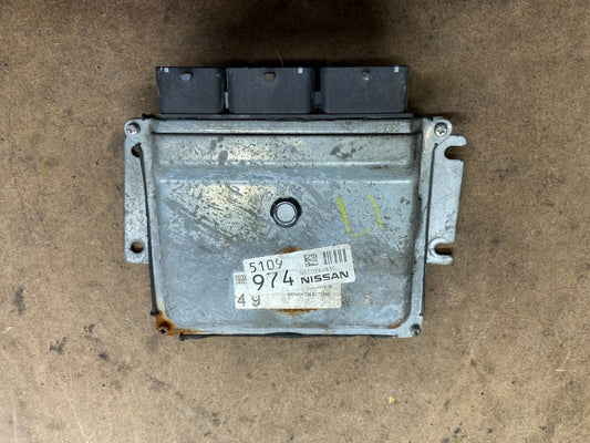 Nissan ECM ECU Computer Module Bem40h-700 nec024630 M97780