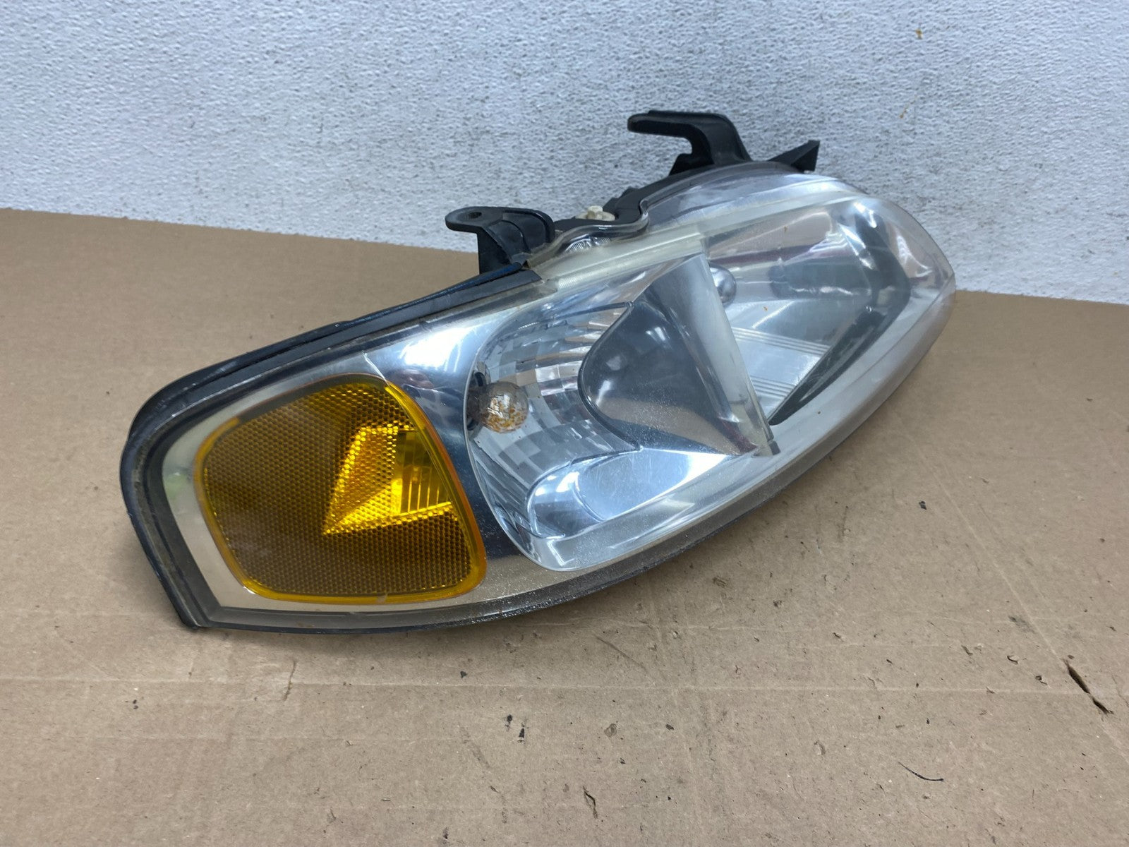 2000 to 2003 Nissan Sentra Front Right Passenger RH Side Headlight AE5949 DW2