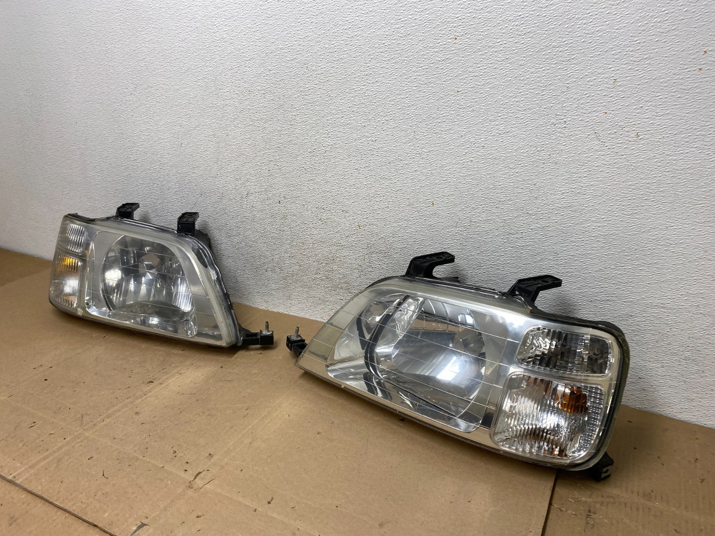 1997 to 2001 Honda CR-V Crv Left+Right Set Chrome Headlights Halogen AE5977 DW1