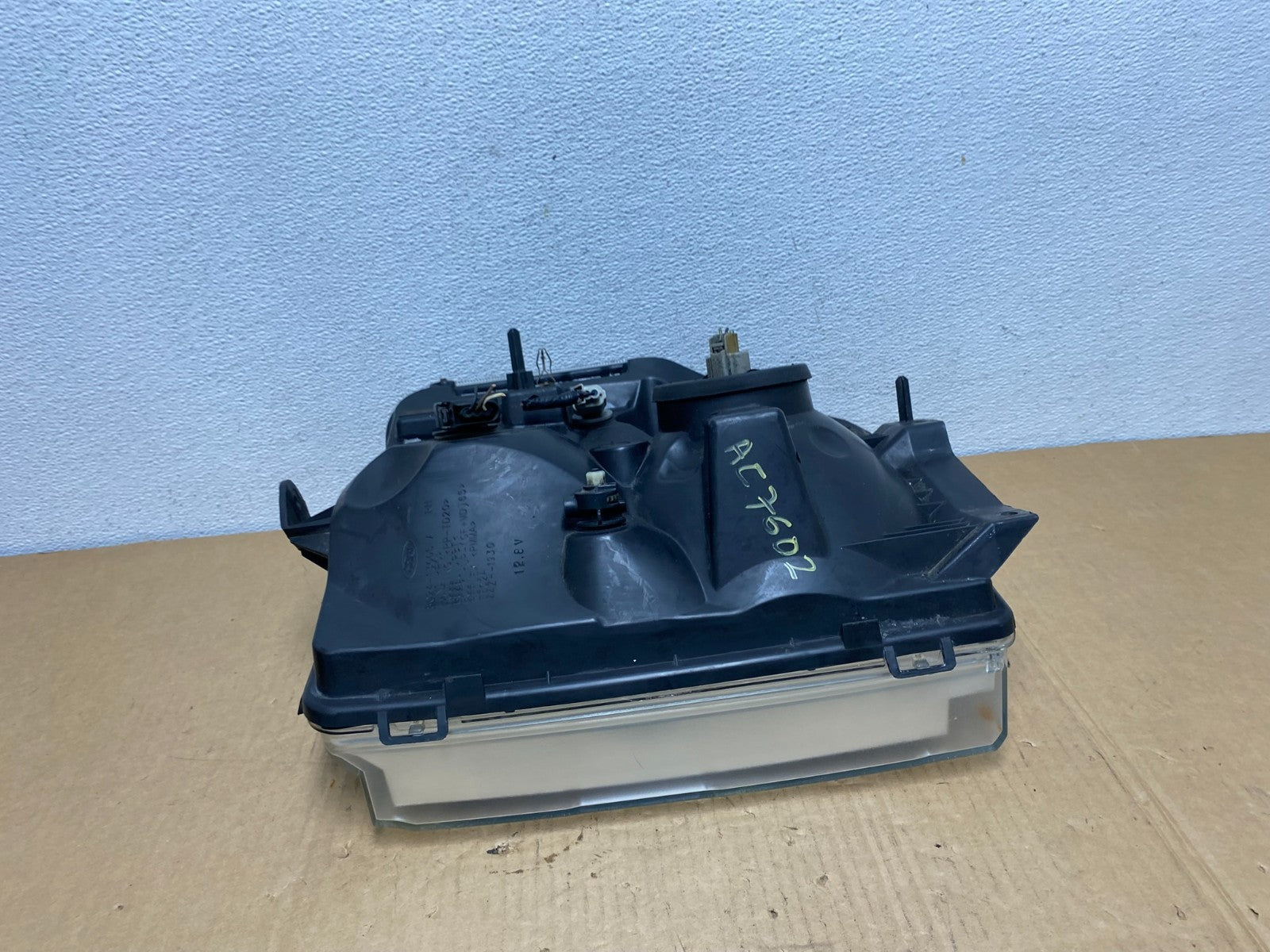 2008-2014 Ford Econoline E150 E250 E350 Right Passenger Headlight AC7602 DW7