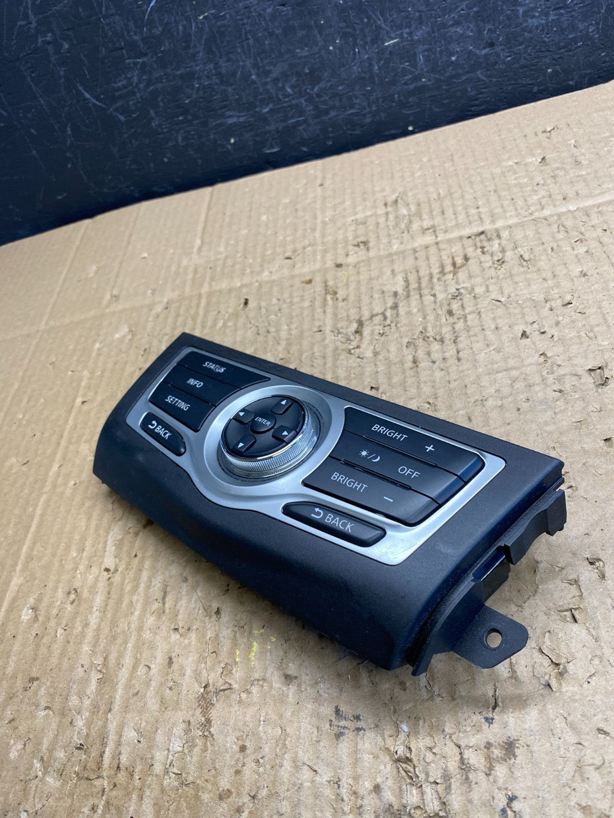 2009-2014 Nissan Murano AM FM Radio CD Control Panel AD1884 DG2