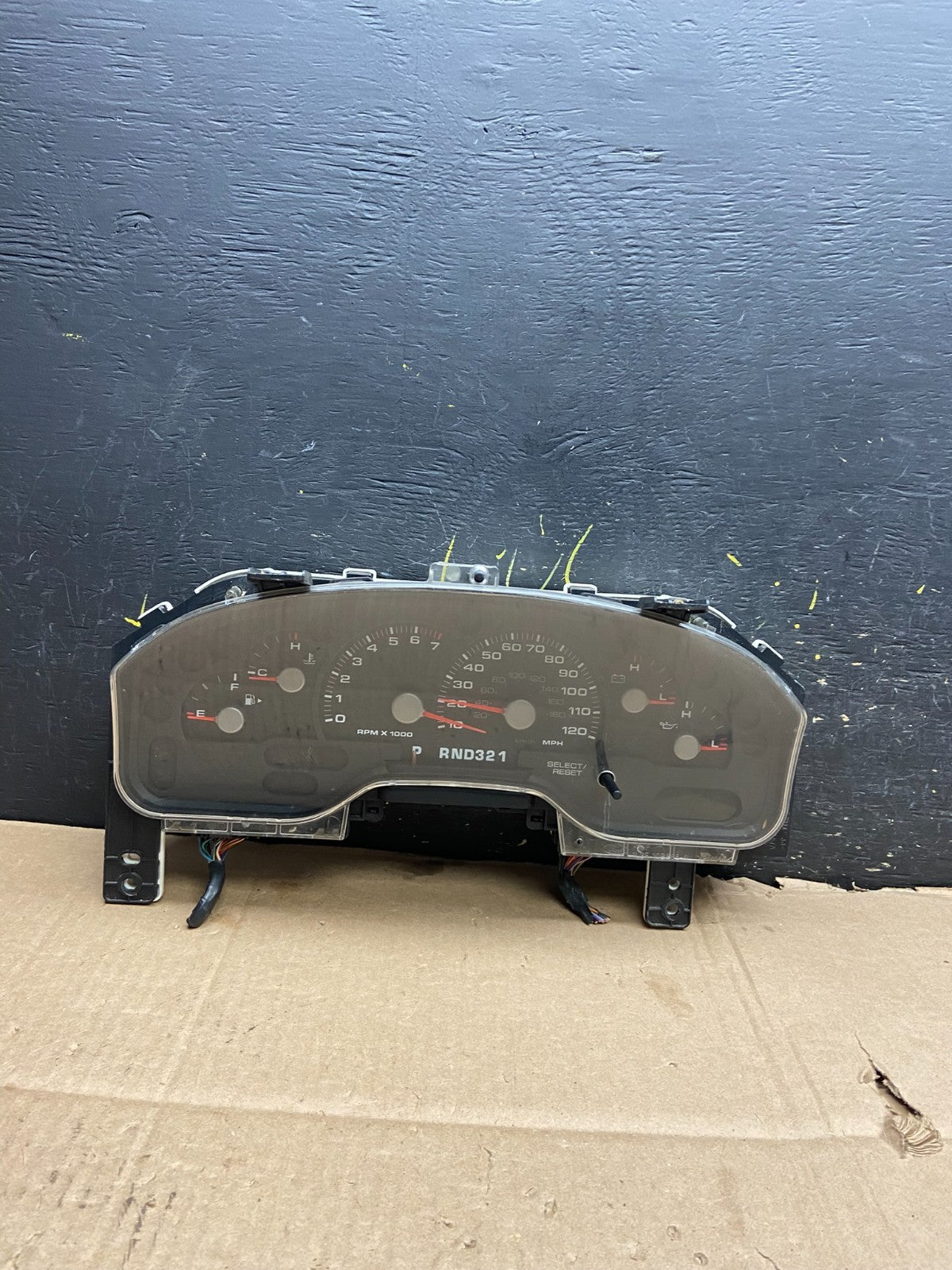 2004 2005 Ford Explorer Speedometer Cluster Gauge Oem Y2474 DG0