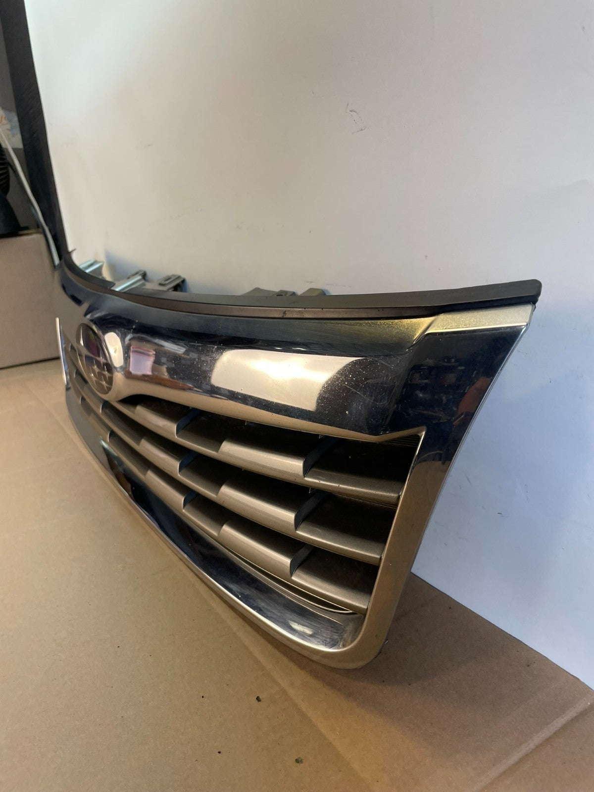 2009 2010 Subaru Forester Front Upper Chrome Grille Grill AH6045 DG1