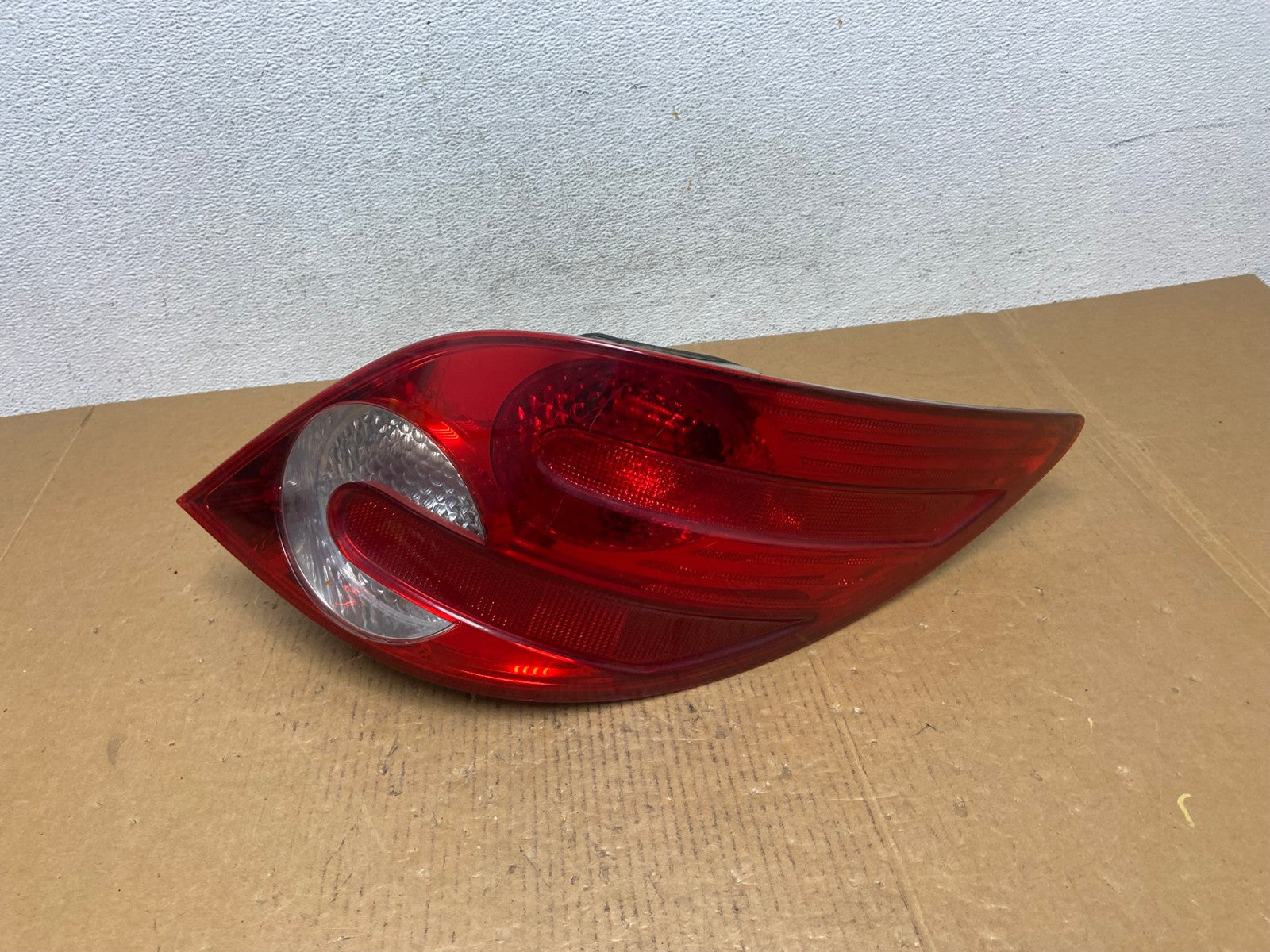 2006-2010 Mercedes W251 R-CLASS Right Passenger RH Side Tail Light AE0426 LK0
