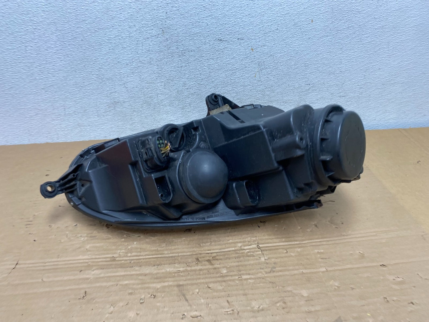 2005 to 2010 Volkswagen Jetta Left Driver LH Side Headlight Halogen AD4299 DW4